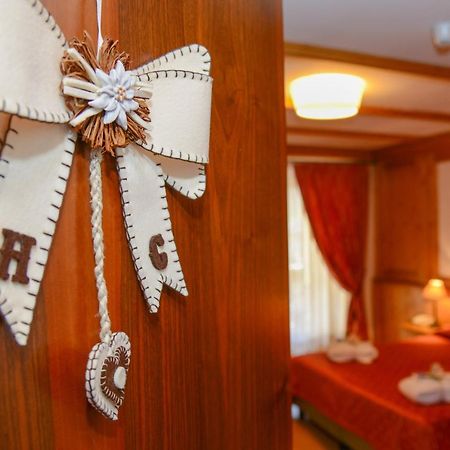 Hotel Corona Pinzolo Luaran gambar