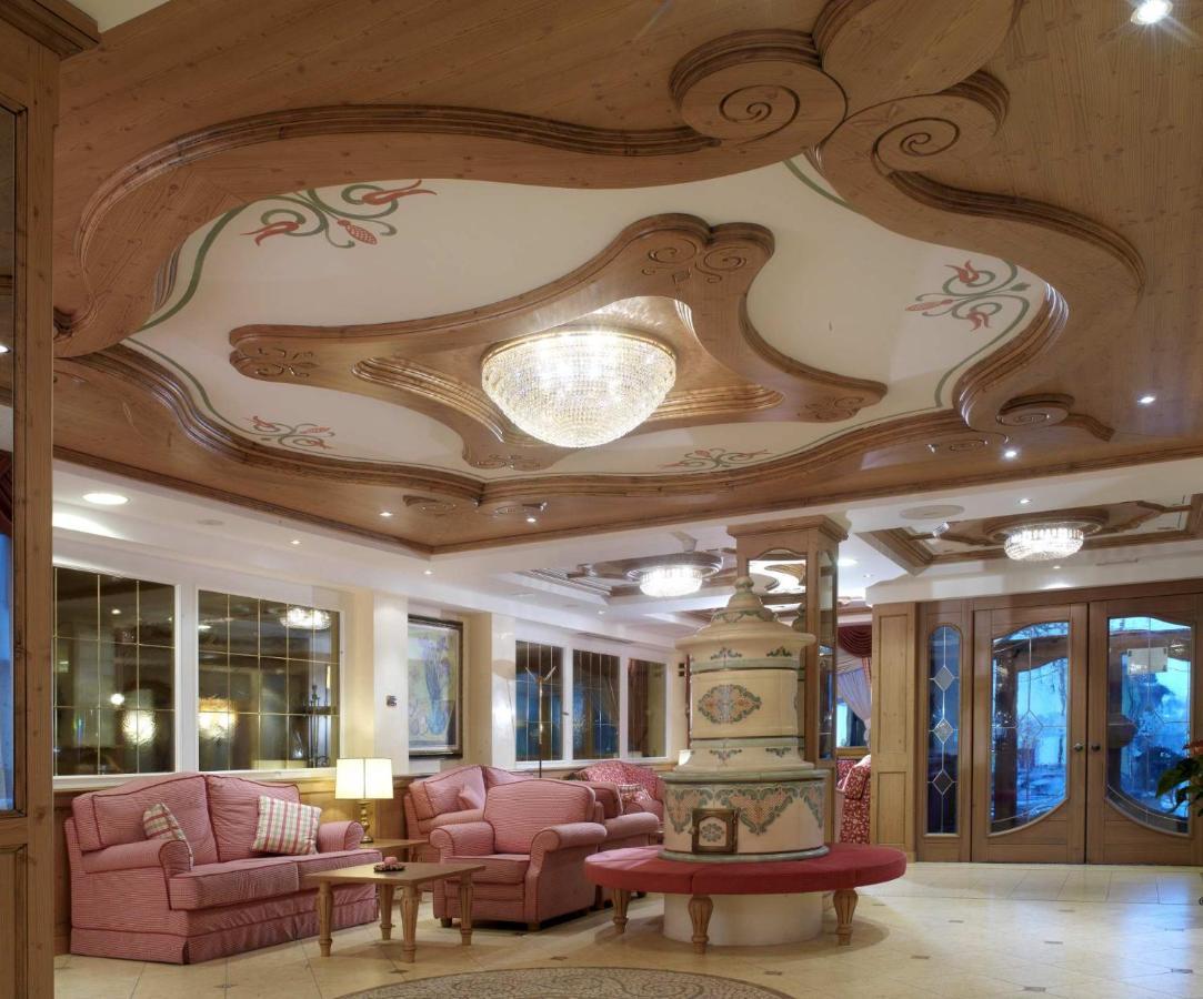 Hotel Corona Pinzolo Luaran gambar