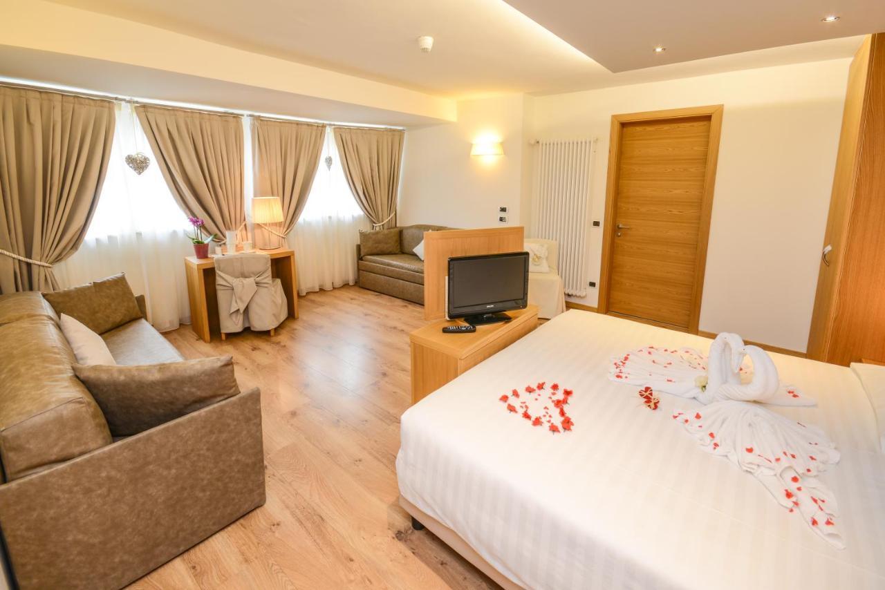 Hotel Corona Pinzolo Luaran gambar