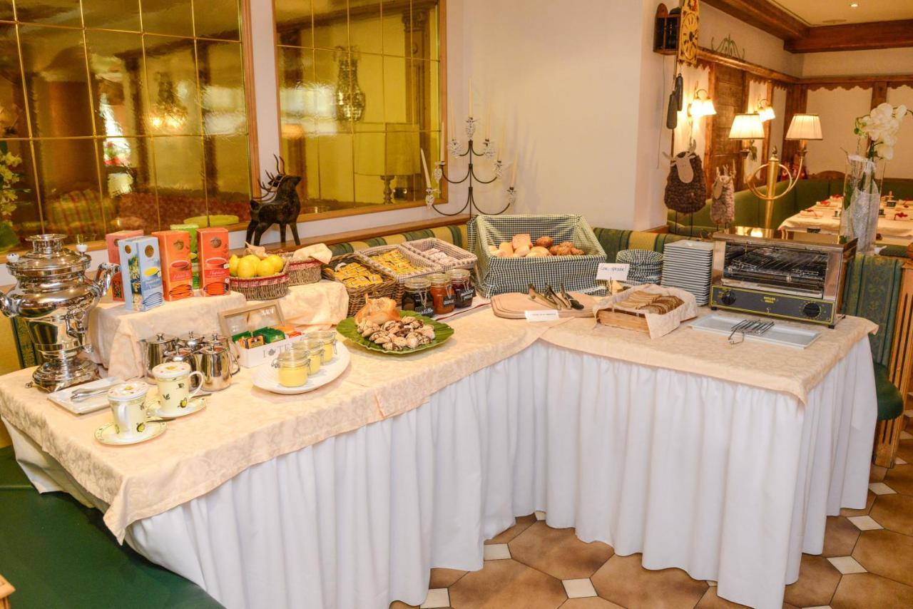 Hotel Corona Pinzolo Luaran gambar
