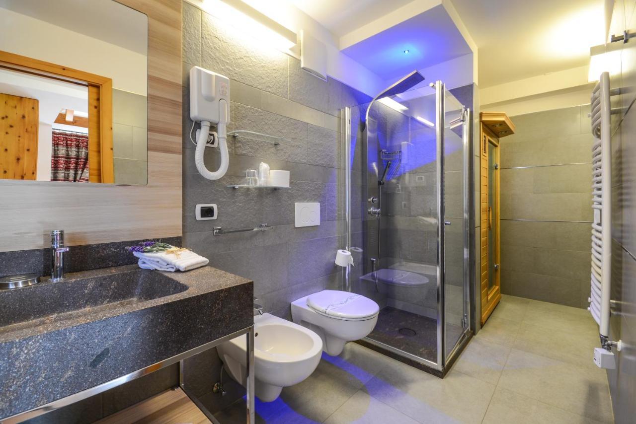 Hotel Corona Pinzolo Luaran gambar