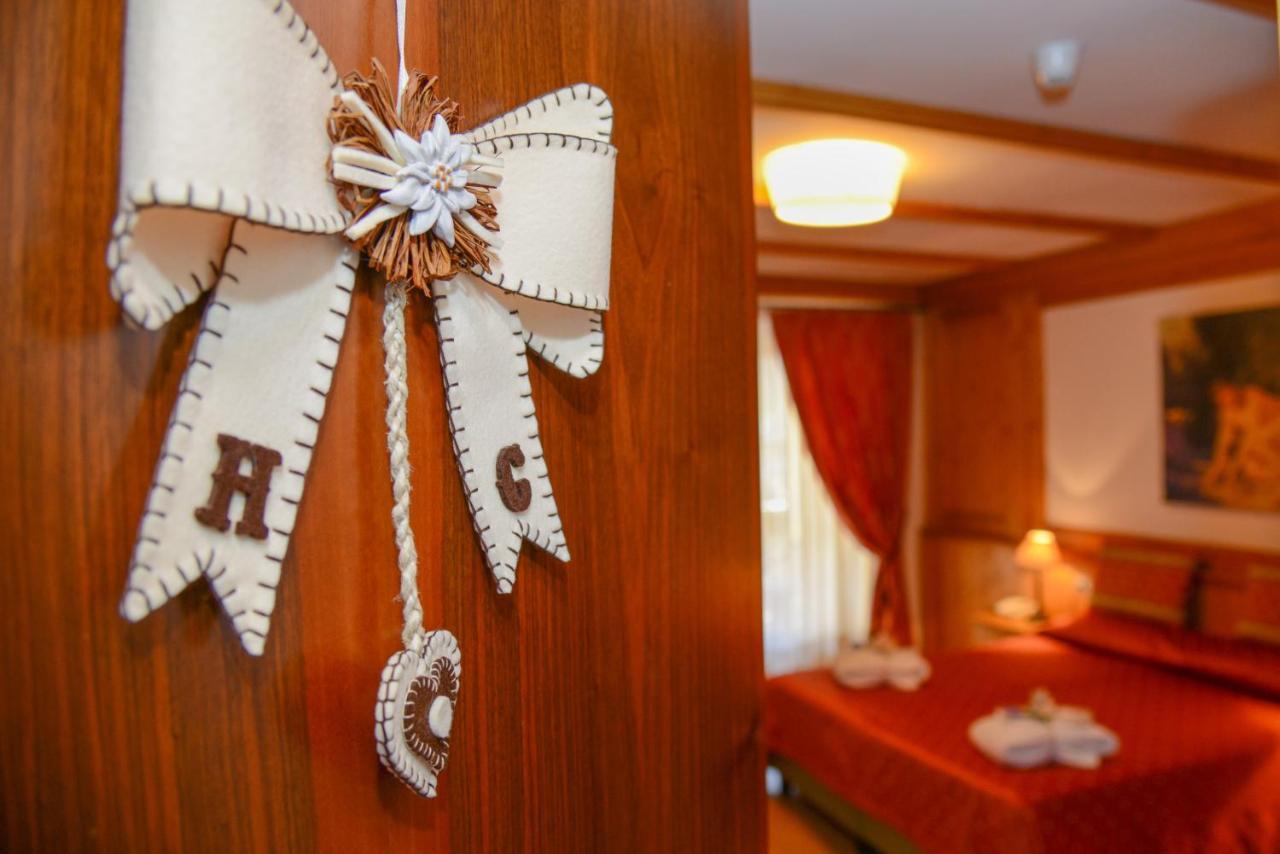 Hotel Corona Pinzolo Luaran gambar
