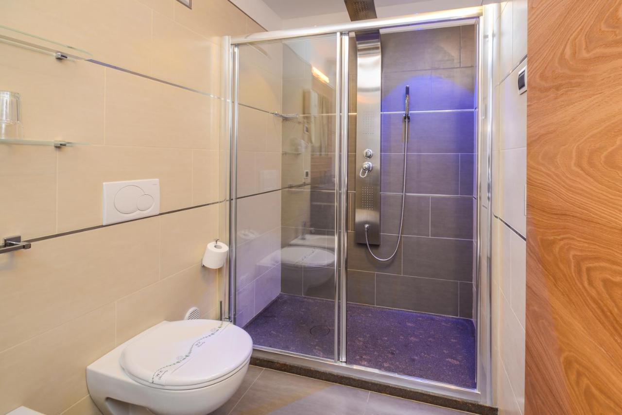 Hotel Corona Pinzolo Luaran gambar
