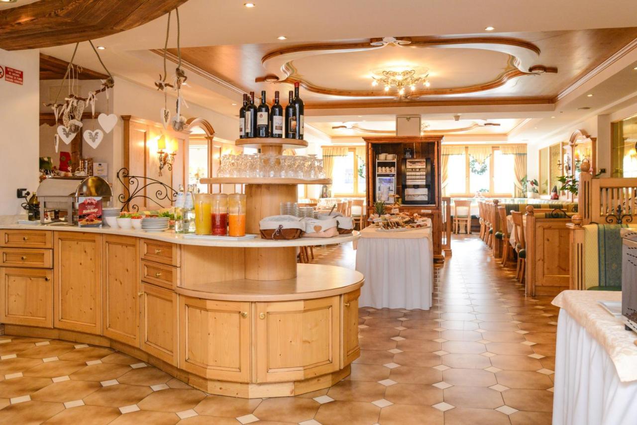 Hotel Corona Pinzolo Luaran gambar