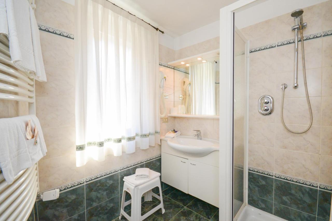 Hotel Corona Pinzolo Luaran gambar