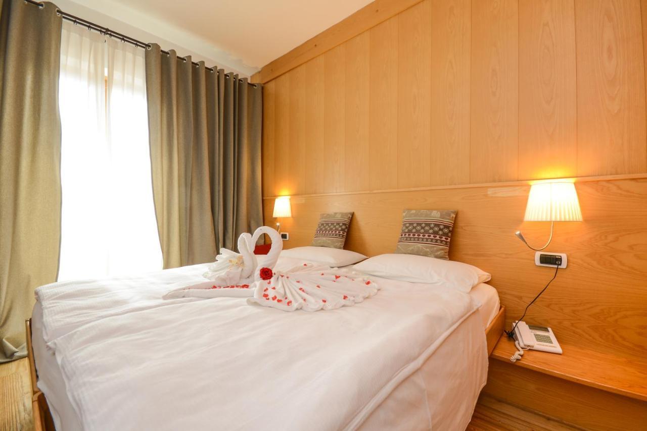 Hotel Corona Pinzolo Luaran gambar